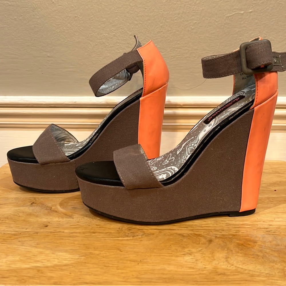 Dollhouse wedges